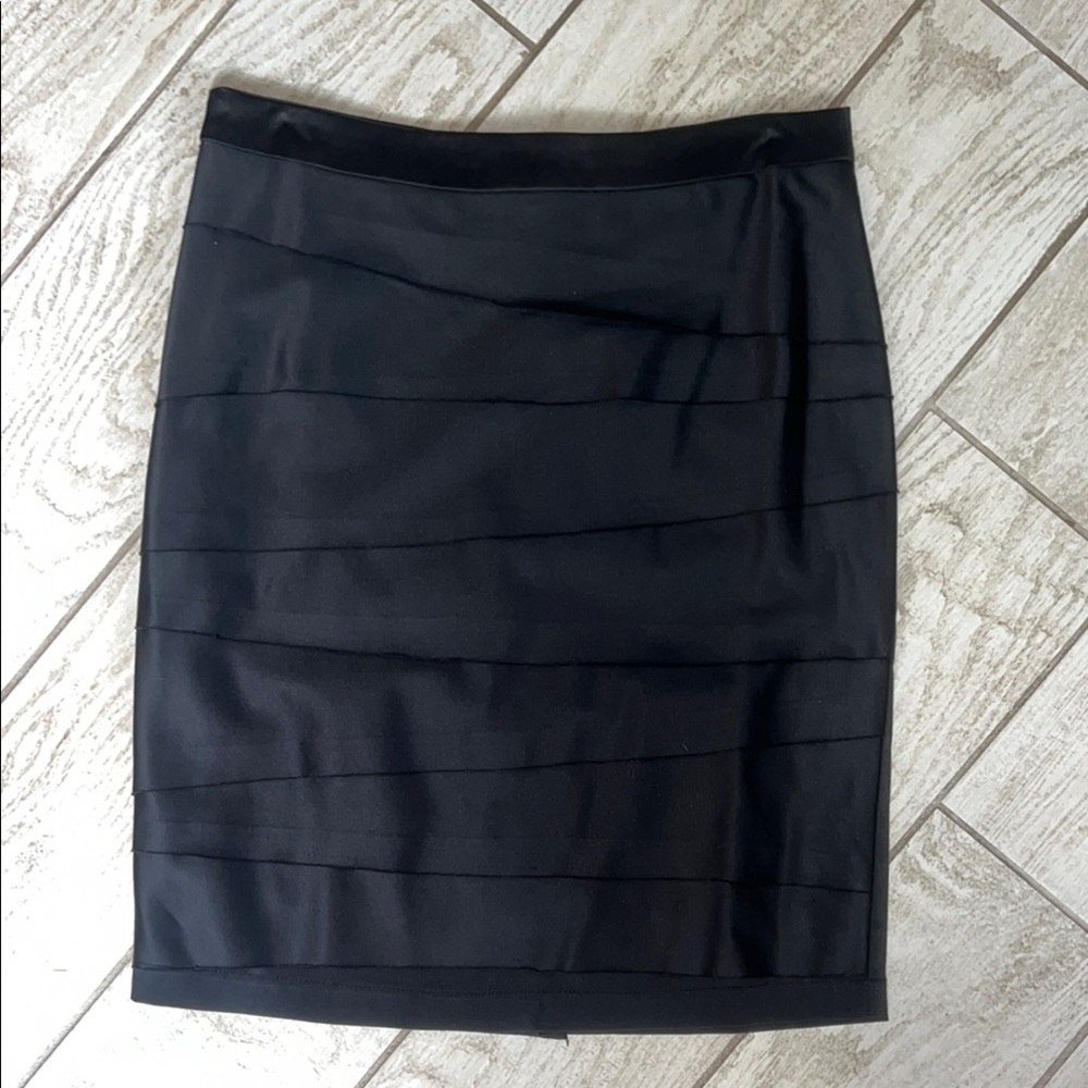Black Knee-Length Pleated Pencil Skirt